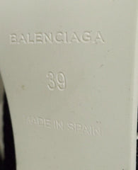 Balenciaga logo and size 39 on a light gray background
