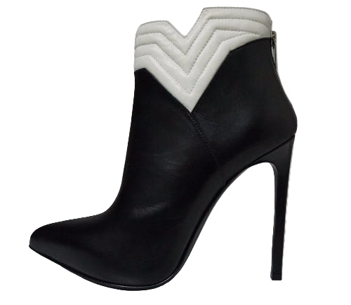 Black high-heeled boot with white zigzag pattern on a white background