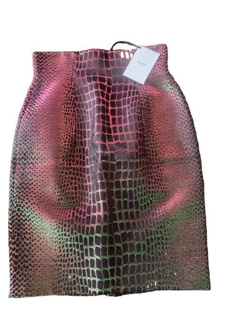 Mesh bag with a tag on a wooden surface