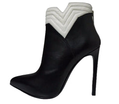 Black high-heeled boot with white zigzag pattern on a white background