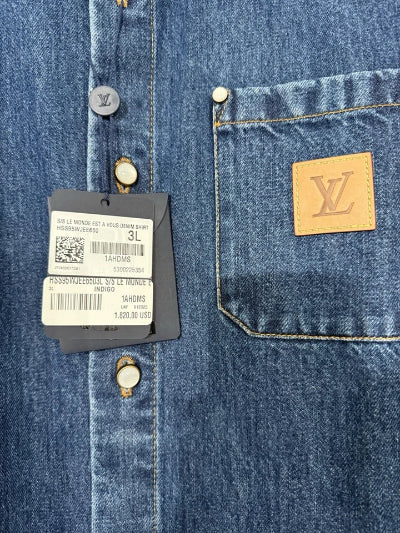 Close-up of a Levi's denim pocket with label and brand logo.