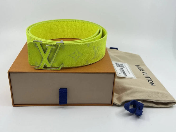 Green belt with logo on a brown box and white background